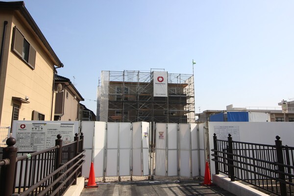 建築中