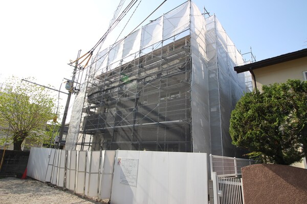 建築中