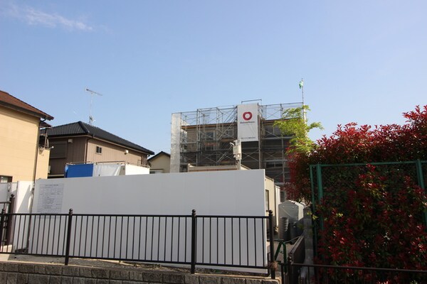 建築中