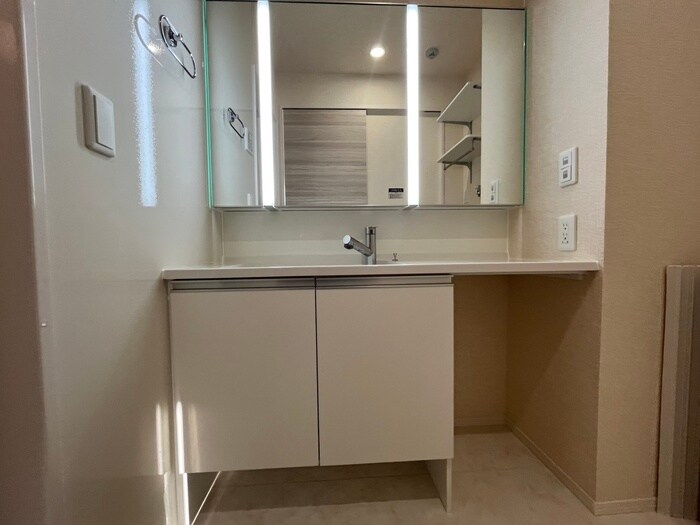 物件内観写真11　(洗面)