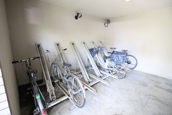 物件外観写真5　(駐輪場)