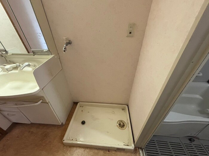 物件内観写真15　(洗濯機置場)