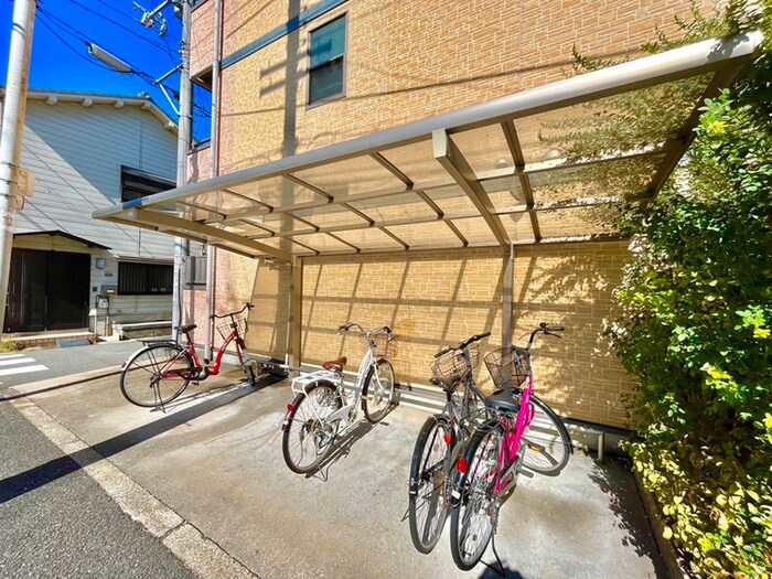 物件外観写真4　(駐輪場)