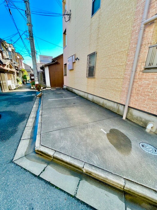 物件外観写真6　(駐車場)