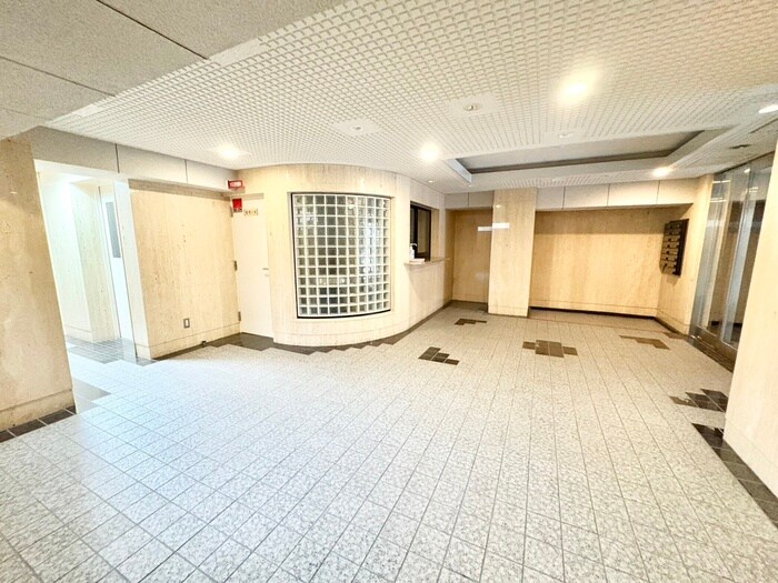 物件外観写真5　(エントランス部分)