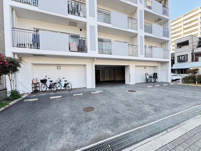 物件外観写真4　(駐車場)