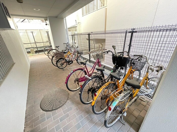 物件外観写真6　(駐輪場)