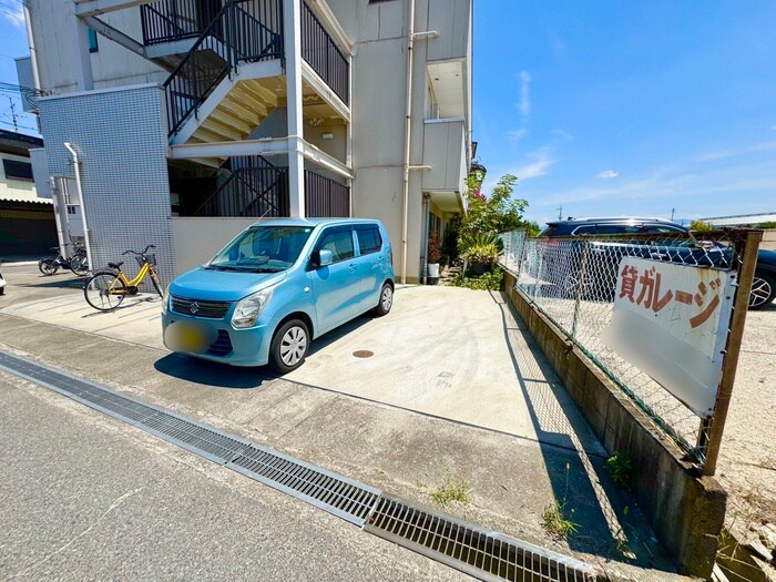 物件外観写真2　(駐車場)