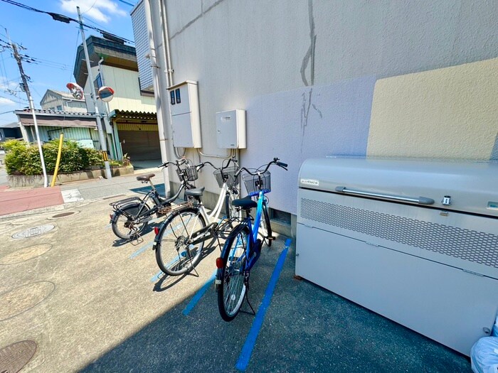 物件外観写真3　(駐輪場)