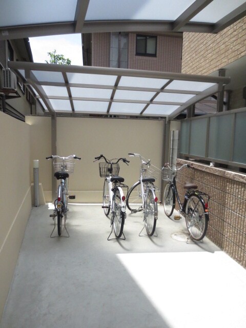 物件外観写真3　(駐輪場)