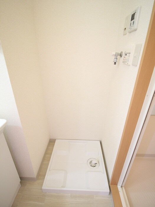 物件内観写真9　(洗濯機置場)