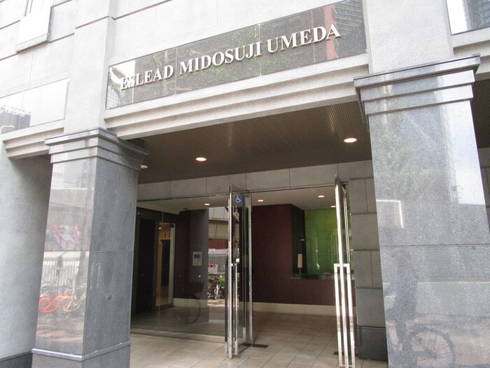 物件外観写真2　(エントランス部分)