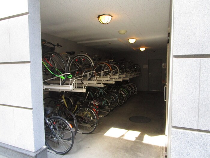 物件外観写真4　(駐輪場)