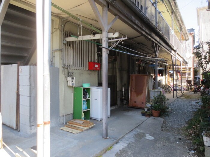 物件外観写真3　(エントランス部分)