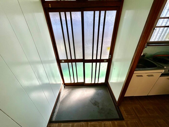 物件内観写真12　(玄関)