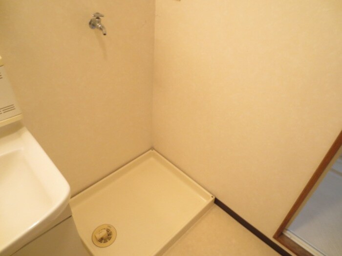 物件内観写真13　(洗濯機置場)