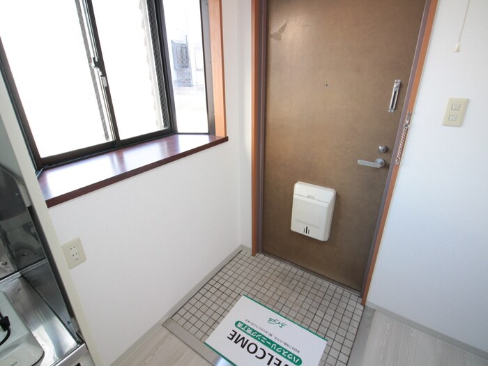 物件内観写真13　(玄関)