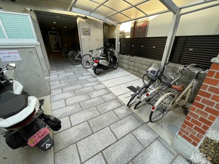 物件外観写真3　(駐輪場)