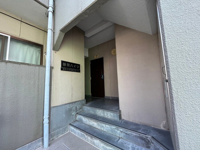 物件外観写真3　(エントランス部分)