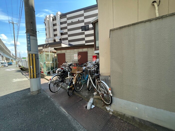 物件外観写真4　(駐輪場)