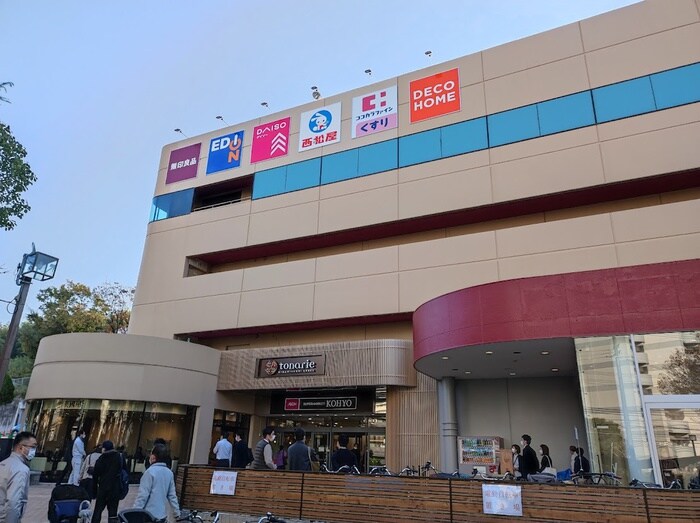 トナリエ南千里