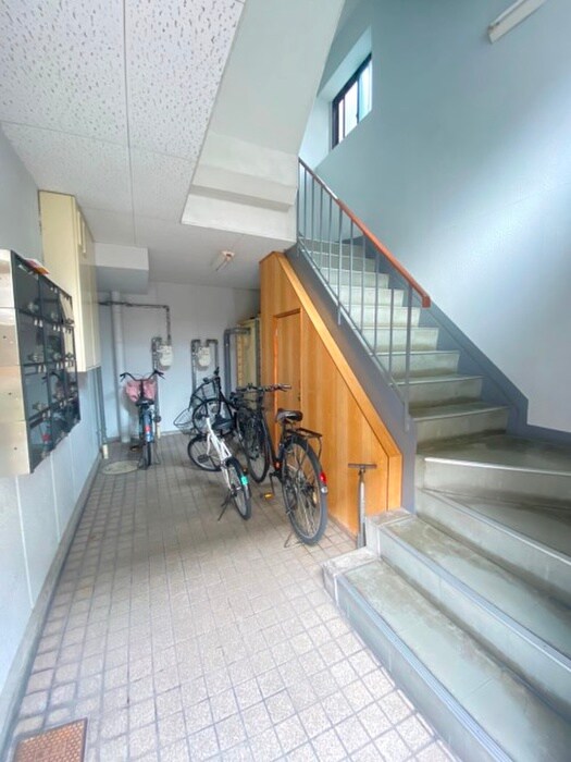 物件外観写真4　(エントランス部分)