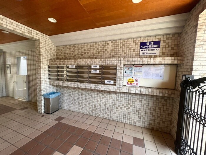 物件外観写真3　(エントランス部分)