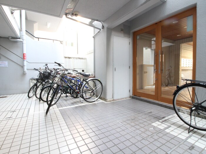 物件外観写真5　(駐輪場)