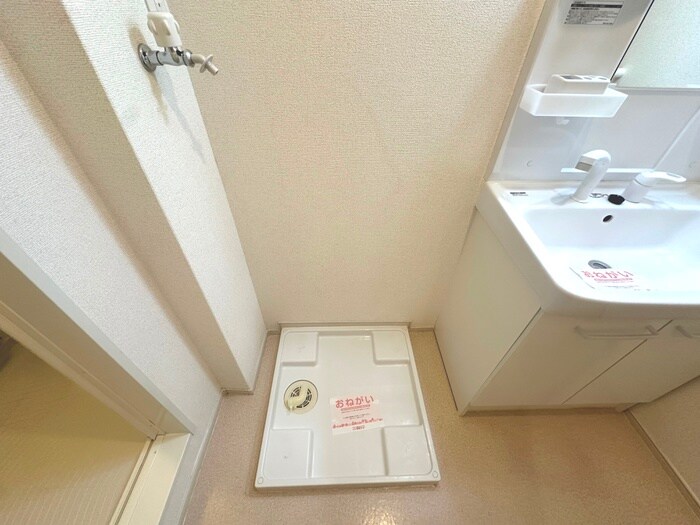 物件内観写真10　(洗濯機置場)