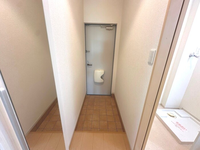 物件内観写真17　(玄関)