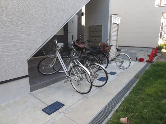 物件外観写真3　(駐輪場)