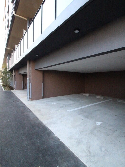 物件外観写真2　(駐車場)