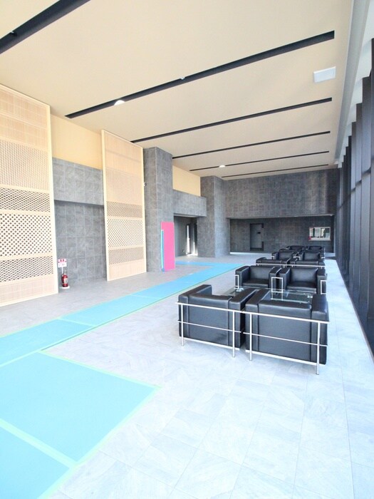 物件外観写真4　(エントランス部分)