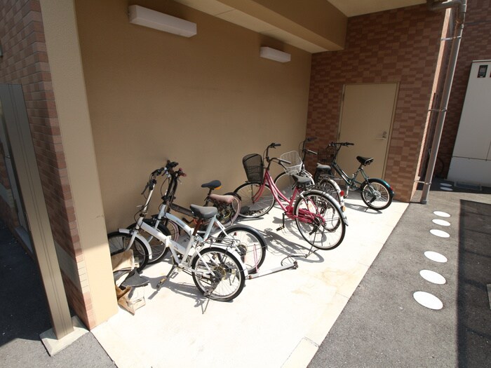 物件外観写真6　(駐輪場)