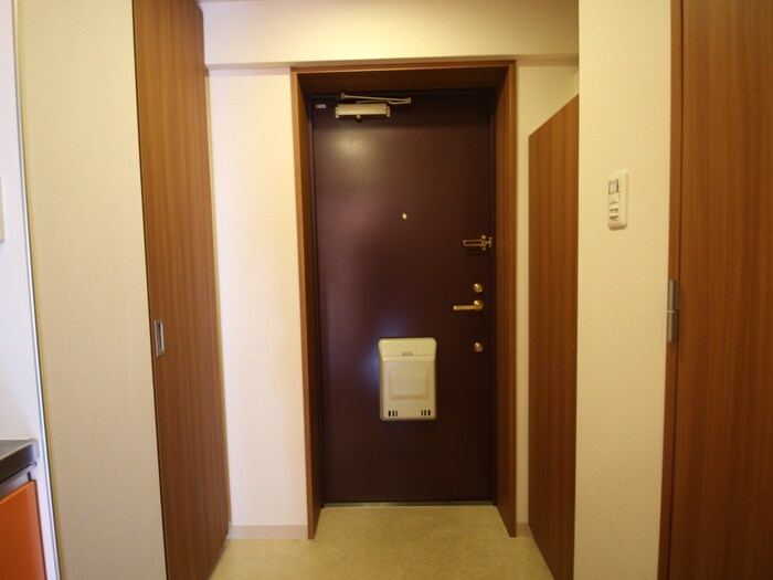 物件内観写真16　(玄関)