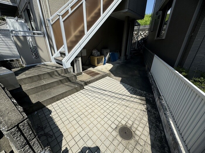 物件外観写真5　(エントランス部分)