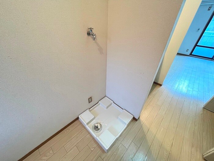 物件内観写真15　(洗濯機置場)