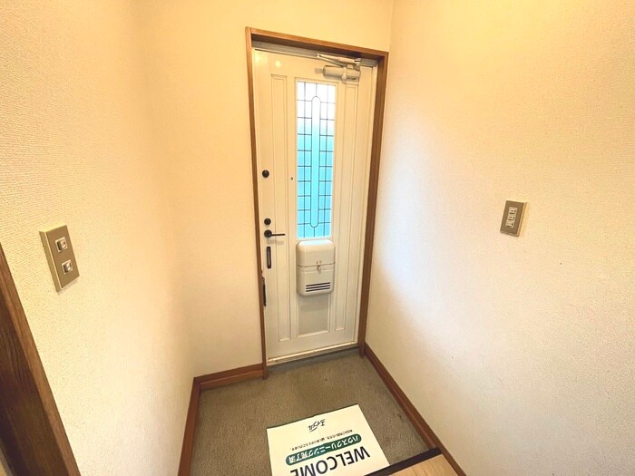 物件内観写真16　(玄関)