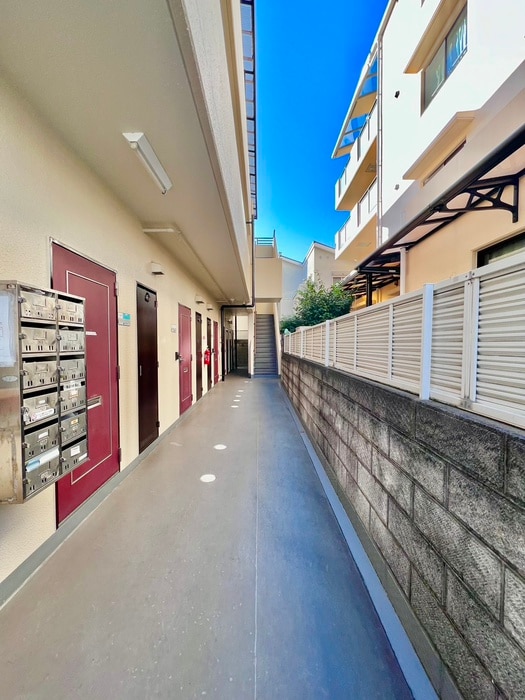 物件外観写真3　(エントランス部分)