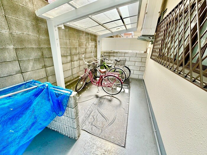 物件外観写真5　(駐輪場)