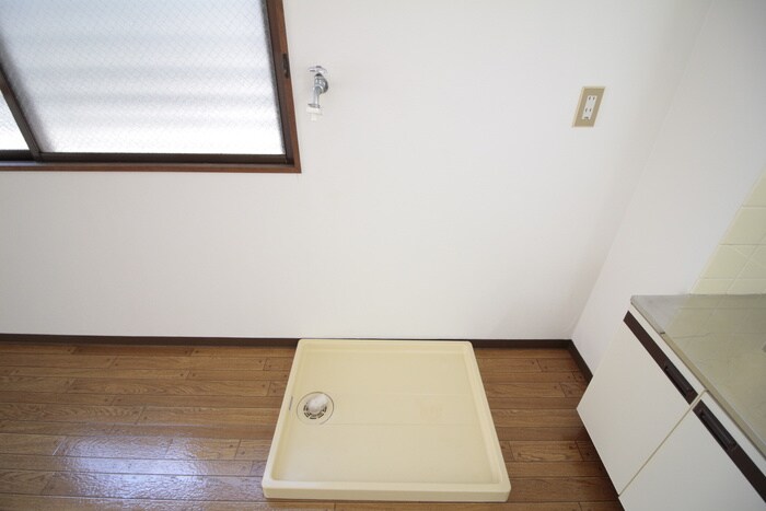 物件内観写真12　(洗濯機置場)