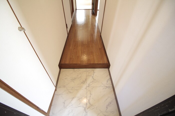 物件内観写真15　(玄関)