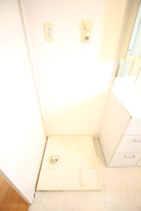 物件内観写真16　(洗濯機置場)