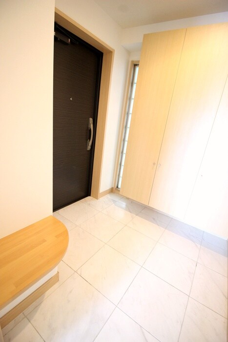 物件内観写真18　(玄関)