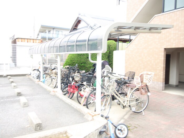 物件外観写真5　(駐輪場)