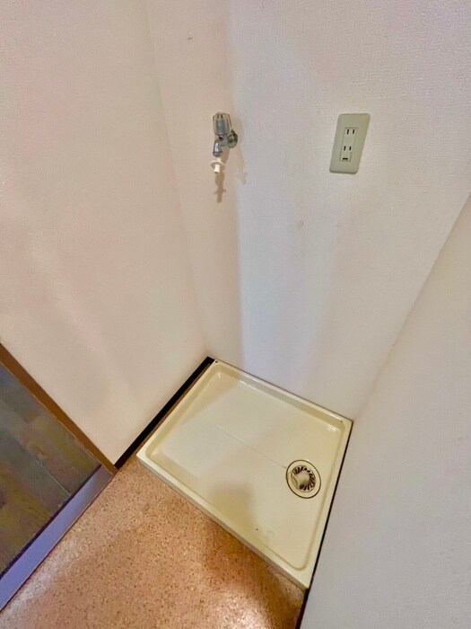 物件内観写真16　(洗濯機置場)