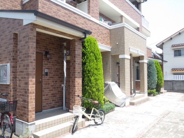 物件外観写真3　(エントランス部分)