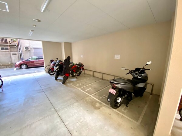 バイク置き場