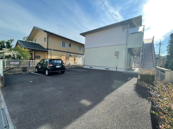 物件外観写真3　(駐車場)
