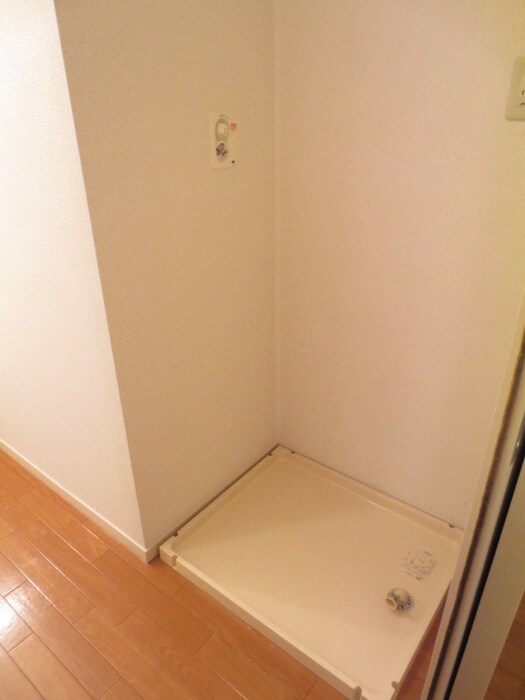 物件内観写真12　(洗濯機置場)